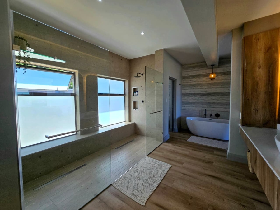 4 Bedroom Property for Sale in Outeniqua Strand Western Cape